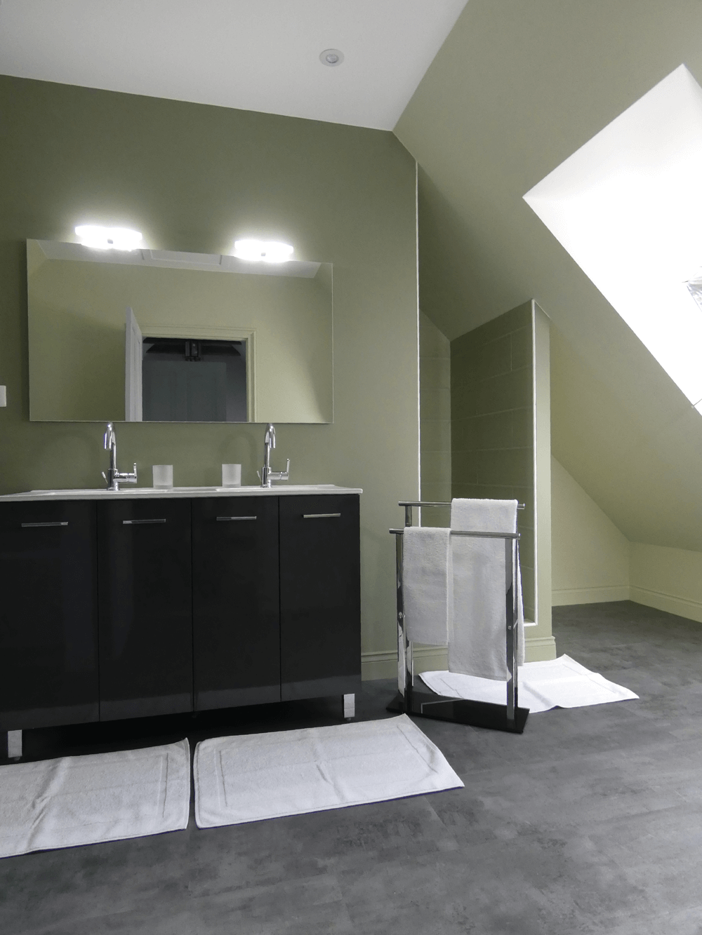 La salle de bain attenante à la chambre des combles.